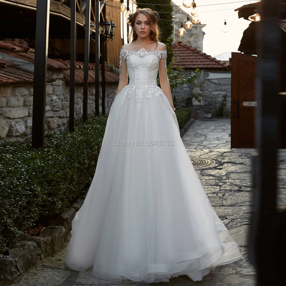

Chic Lace Applique A Line Wedding Dresses 2019 Boat Neck Cap Sleeve Soft Tulle Wedding Gowns Sweep Train Bride Dress