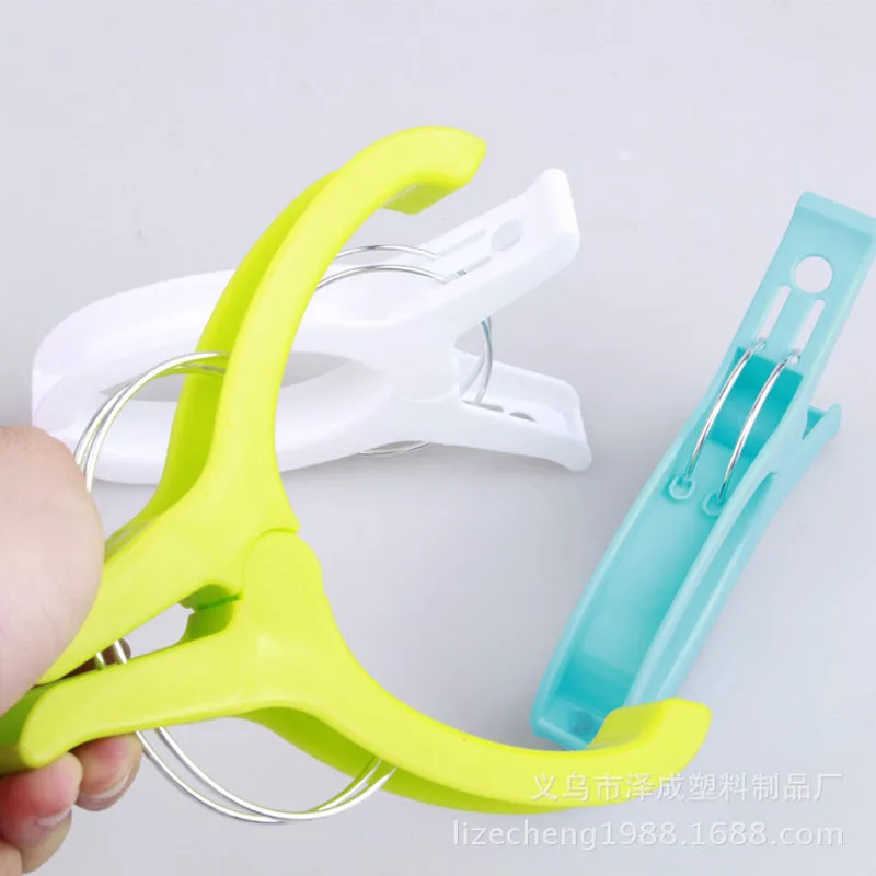 4246256618_2004943867