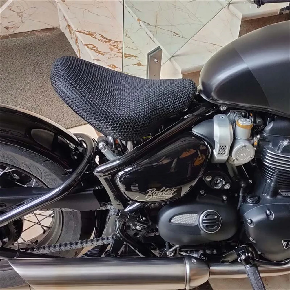 triumph bonneville bobber back seat