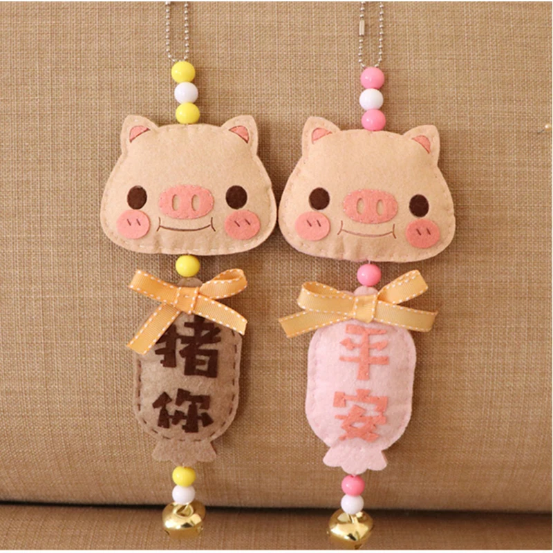 

Cute Piglet Car Pendant Craft Kit Felt Ornaments Non-Finished Sewing Cloth Craft Toy Style of Pig DIY Craft For Lovers Pendants