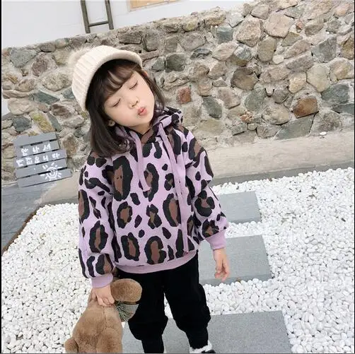Зимняя модная теплая верхняя одежда для маленьких девочек и мальчиков Детский свитер из плотного флиса детский джемпер с капюшоном леопардовое пальто с принтом - Цвет: Лаванда