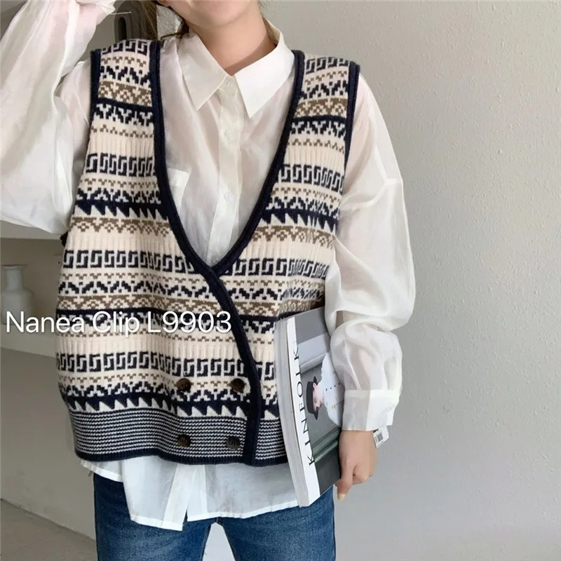

Vintage Striped Pattern Sweater Vest V Neck Geometric Print Oversized Pullovers Knitted Pullover Top Single-Breasted Buttons