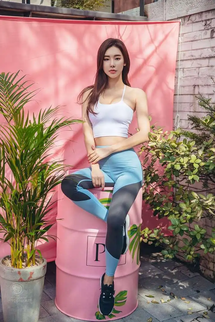 

2019 Fitness Sports Body Hugging Sexy Set Running Sports Yoga Clothes Loose-Fit Short-sleeved Top Yoga Pants Set