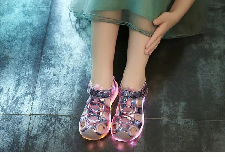 Новинка 2018 летняя детская светодиодный светильник сандалии USB зарядки Дети СВЕТОДИОДНЫЙ световой обувь для мальчиков и девочек; удобные