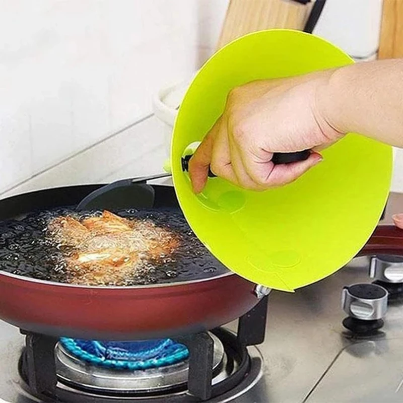 обжаривание специй. обжаривание специй на сковороде. кухня горит. жареное масло. горячая без масла.