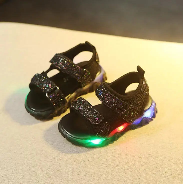 Sandalias LED con luz Flash para niñas, zapatos de playa de verano para niños, sandalias de princesas suaves a la moda para bodas