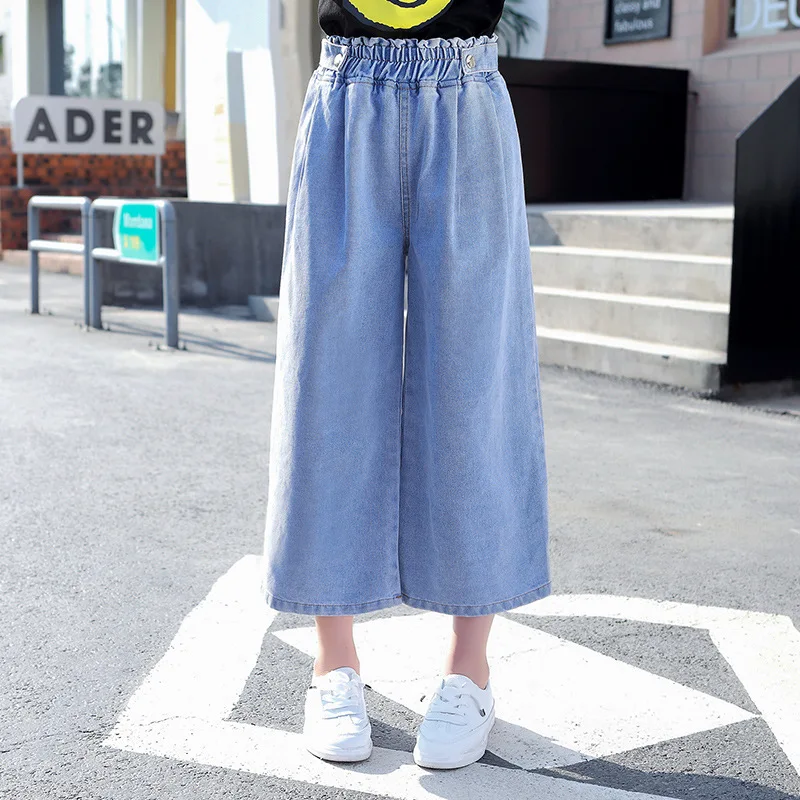 Casual Teenage Girl Jeans Short Wide 