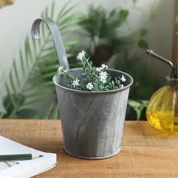 

Retro Metal Iron Hanging Flower Plant Pots Balcony Garden Plant Planter Baskets Fence Bucket Flower Holders Innovative Planter