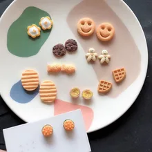 Criativo engraçado cute cookie brincos adorável waffle gengibre pão ovo escalfado torta chips biscoitos brincos do parafuso prisioneiro dos desenhos animados jóias(China)