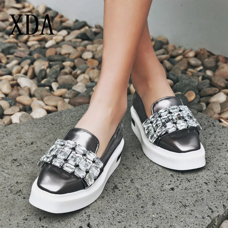 

2020 Pearly Lustre Rhinestone Women Flats Shoes 2019 Spring Fashion Lady Loafers Ladies Slip on retro Platform single Shoes