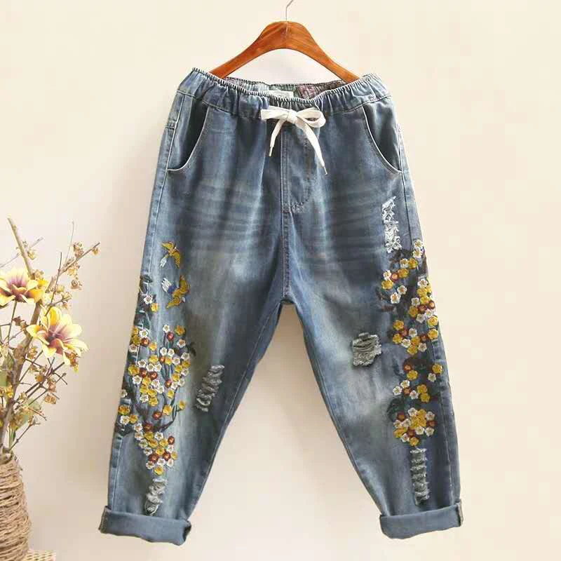 Summer New Arts Style Women Elastic Waist Jean Capri Pants Flower Embroidery Vintage Ripped Jeans Cotton Denim Harem Pants S497 Summer New Arts Style Women Elastic Waist Jean Capri Pants Flower Embroidery Vintage Ripped Jeans Cotton Denim Harem Pants S497