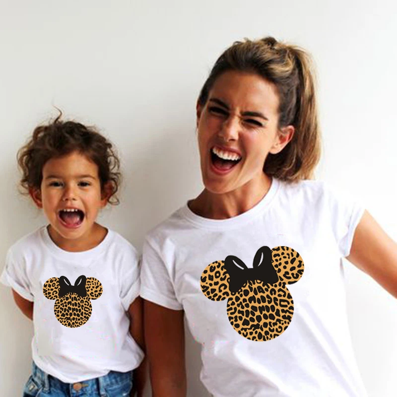 Leopardo imprimir familia juego ropa de mamá y mí ropa blanca camiseta ropa de madre e hija familia Top