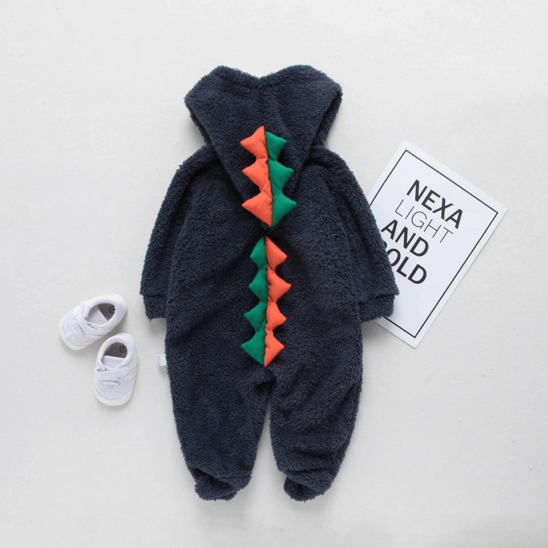 Зимний плюшевый ромпер с динозавром для маленьких мальчиков и девочек; комбинезон с капюшоном с динозавром; зимняя одежда для новорожденных