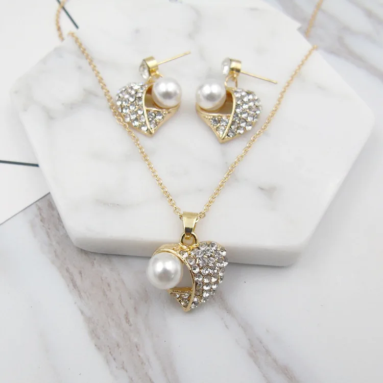 

Dubai Charm Women Fashion Round Pearl Jewelry Set Heart Shape Pendant Necklace Crystal Earrings for Women Engagement Jewelry
