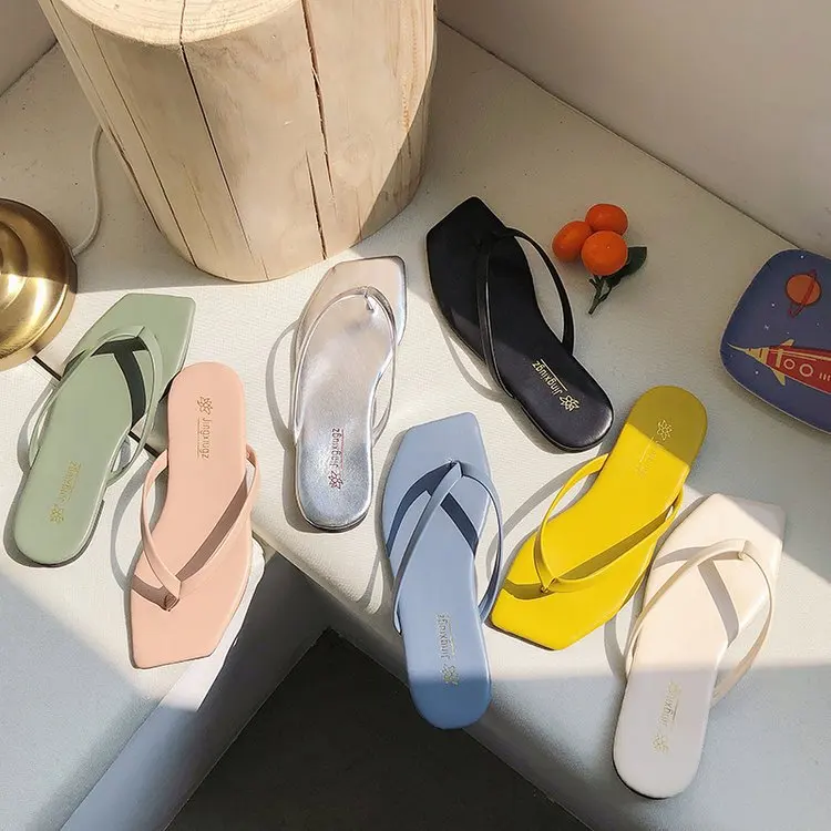 

INS-Style Candy-Colored Flip-flops Women's Flat Split Toe Sandals Patent Leather Casual Beach Net Red Sandals Flat