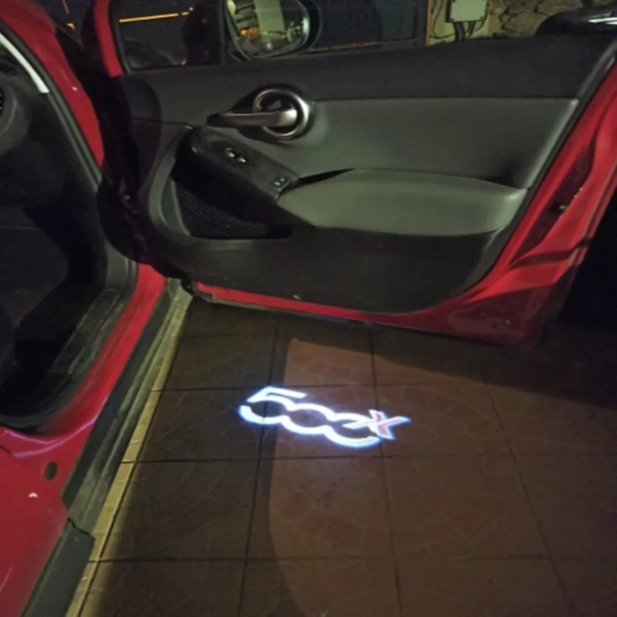 2 Pezzi Led Porta Auto Benvenuto Logo Luci Accessori Per Fiat 500X 500L E Punto-01