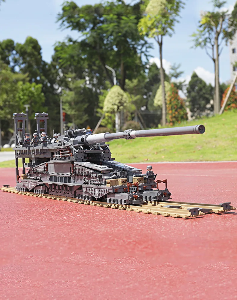 Awesoms LEGO Schwerer Gustav rail canon at Utrecht Centraal in The