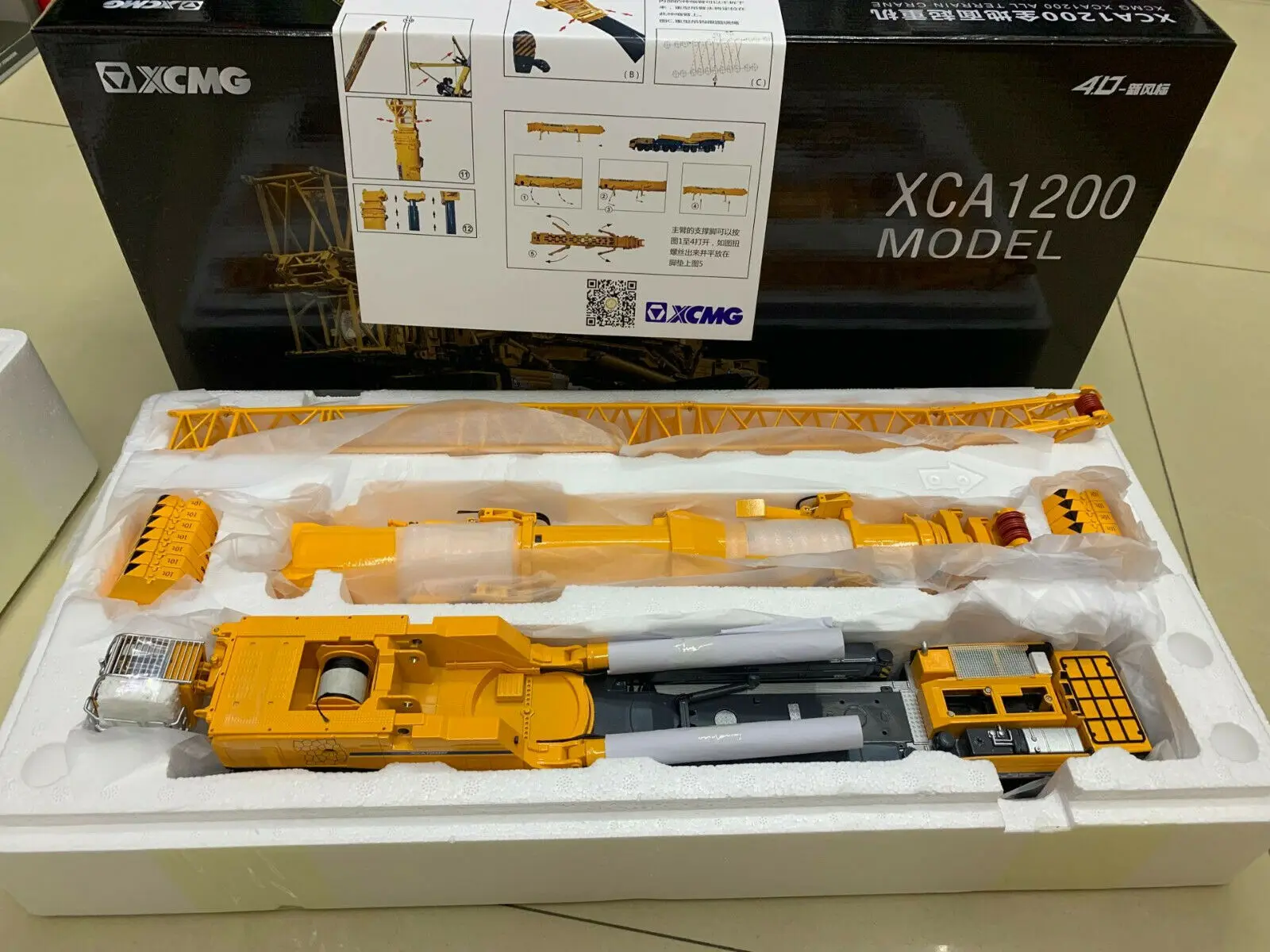 XCMG XCA1200 вездеходный кран желтый 1/50 литой металл в оригинальной коробке