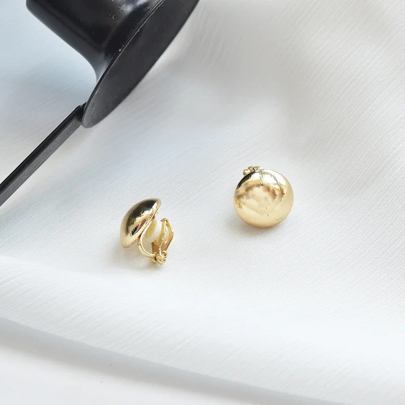 Pendientes metálicos de media bola sin agujero, Clips para las orejas, aretes de bola redonda de color dorado sin perforación, pendiente con personalidad E636