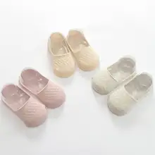 Сезон весна-лето; Тонкие Детские No-show носки с противоскользящей подошвой для маленьких, с низким верхом, носки из чесаного хлопка с распределяя костей для Скрытая стопы