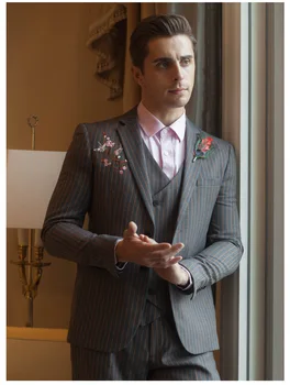 

Striped Three Piece Men Suits with Embroidery Fashion Groomsmen Wedding Suits Slim Fit 2020 Fashion Mens Dress Suits