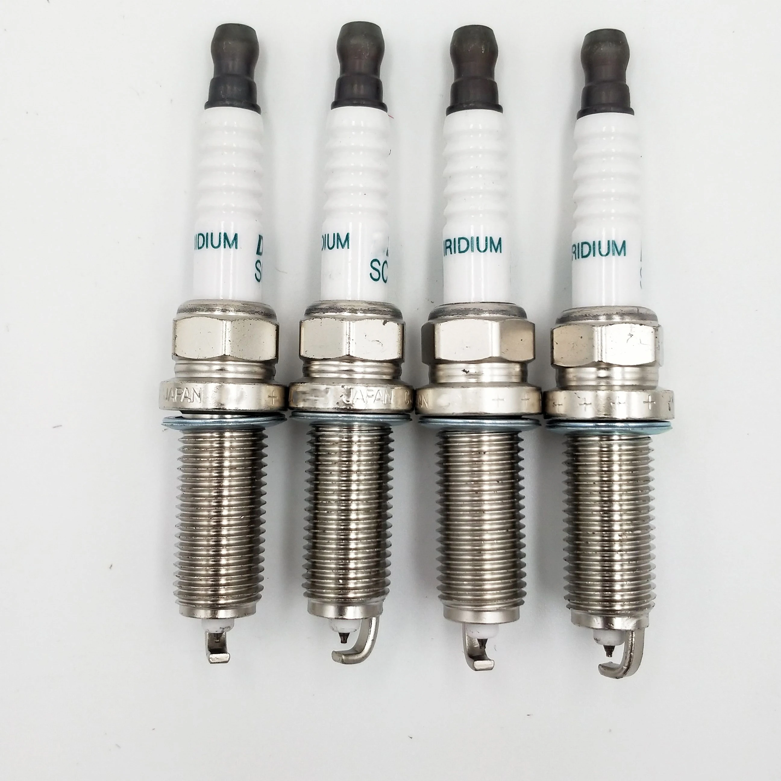 

4pcs/lot SC20HR11 90919-01253 Iridium Spark plugs for Toyota corolla Carola Vios 1.6 AVENSIS Saloon YARIS Lexus