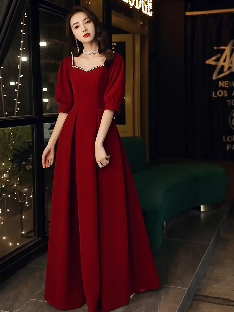 新しいエレガントな秋と冬のワインレッドのウェディングイブニング