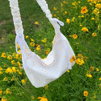 

Japanese and Korean art fan casual embroidered canvas bag female 2020 new simple student one-shoulder messenger bag