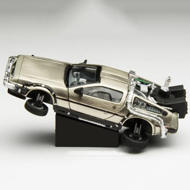Модель литая автомобиля из металлического сплава в масштабе 1/43 часть 1 2 3 DeLorean DMC-12