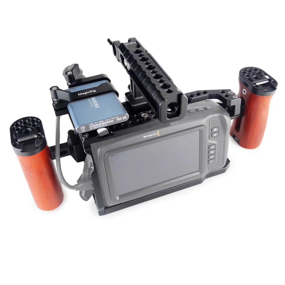 ⁦كيج كاميرا بلاك ماجيك MAGICRIG BMPCC 4K /BMPCC 6K مع قبضة يد ومسكات خشبية وحامل هارد خارجي T5 SSD⁩ - الصورة ⁦4⁩