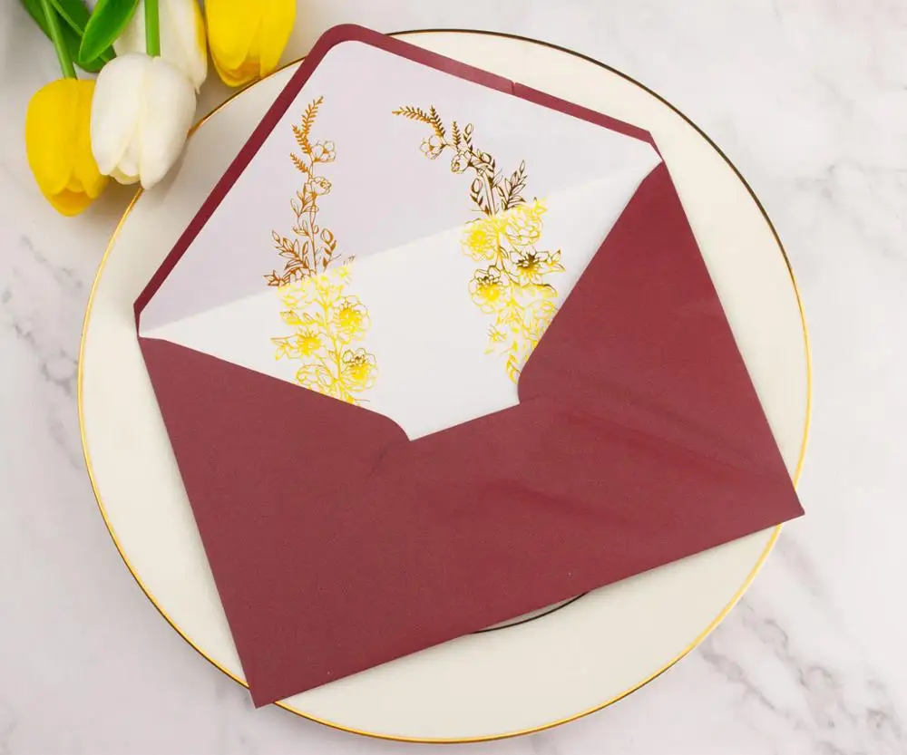 burgundy with foil 50 шт./лот,, 120 г, перламутровая бумага, свадебная пригласительная карта в конверте, пригласительные, подарочные, вечерние, конверты - Цвет: burgundy with foil