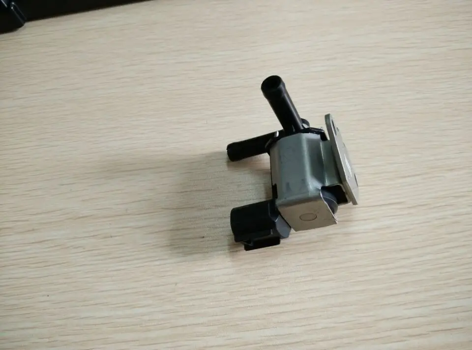 Подлинный угольный фильтр вытяжки клапан K5T46686 соленоид