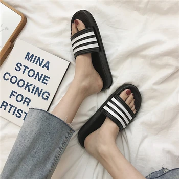 

2019 Men Slippers Casual Black And White Shoes Non-slip Slides Bathroom Summer Sandals Soft Sole Flip Flops Man
