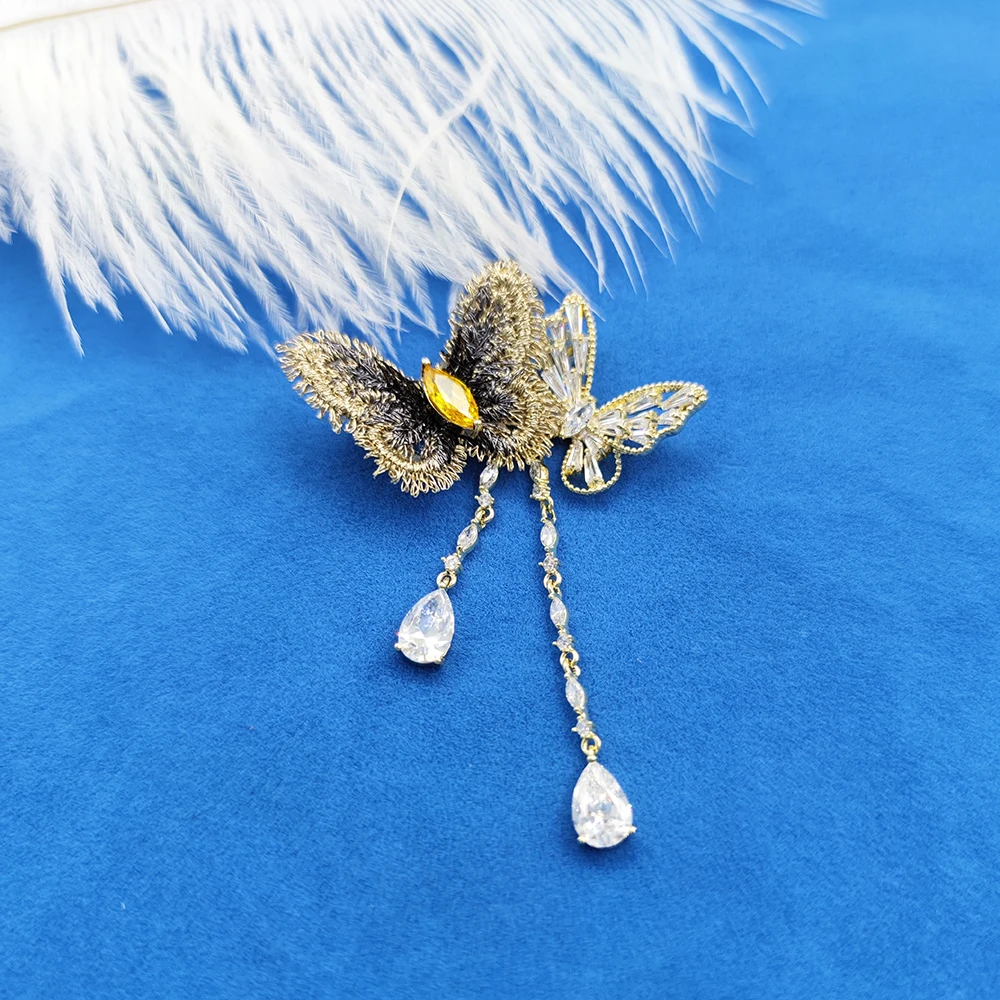 Blucome 2021 New Design Crystal Butterflies Brooch Corsage for Women Girls Wedding Party Accessories Gift Luxury Butterfly Pins
