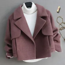 Женское короткое приталенное шерстяное пальто