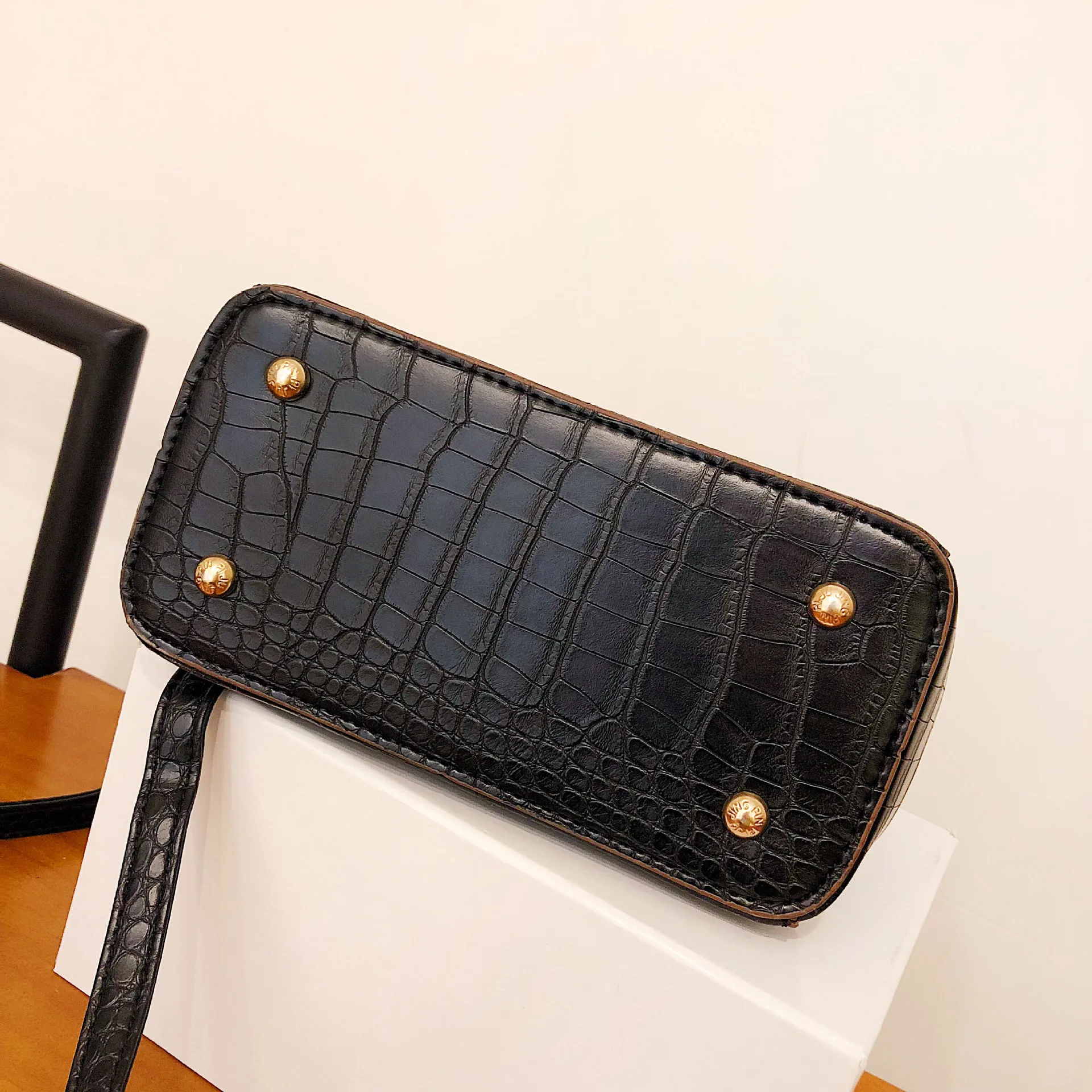 

2018 New Style WOMEN'S Bag Crocodile Pattern Retro Lock Kelly Bag Shoulder Bag/ Hand Bag Backpack