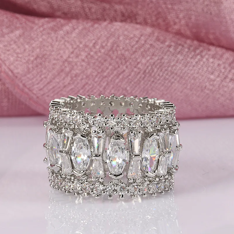 

Popular Handmade Luxury Eternal Silver Color Zircon Ring Elegant Elegant Lady Charm Fashion Trend Banquet Jewelry Accessories