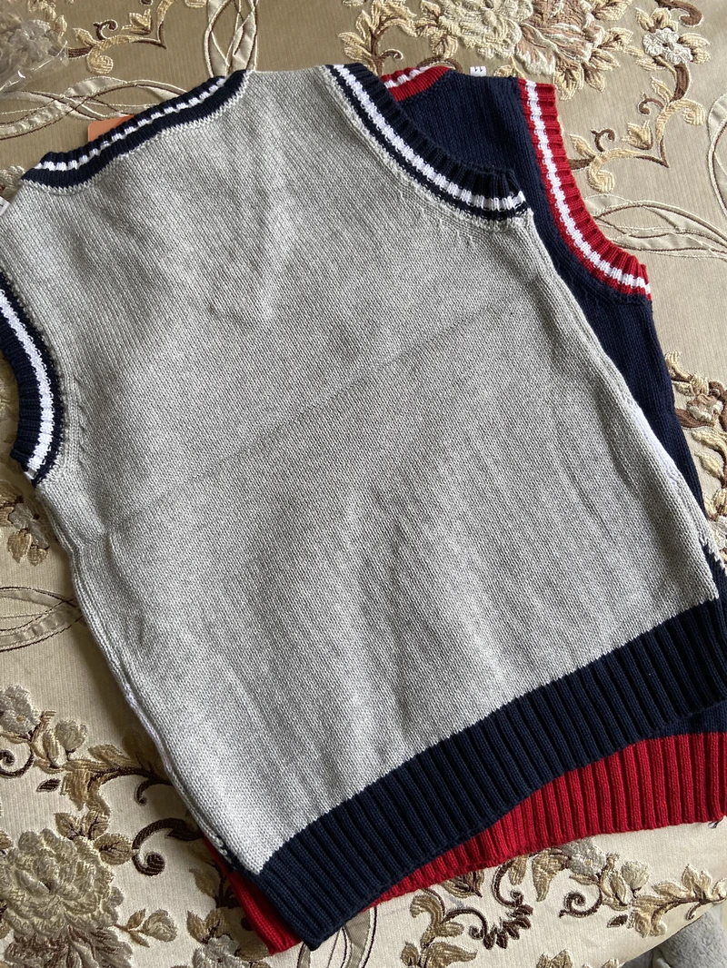 Детский свитер, жилет для детей от 3 до 8 лет roupas infantis, зимняя одежда для мальчиков в школьном стиле с треугольным вырезом Свитера для девочек Вязаный жилет, жилеты