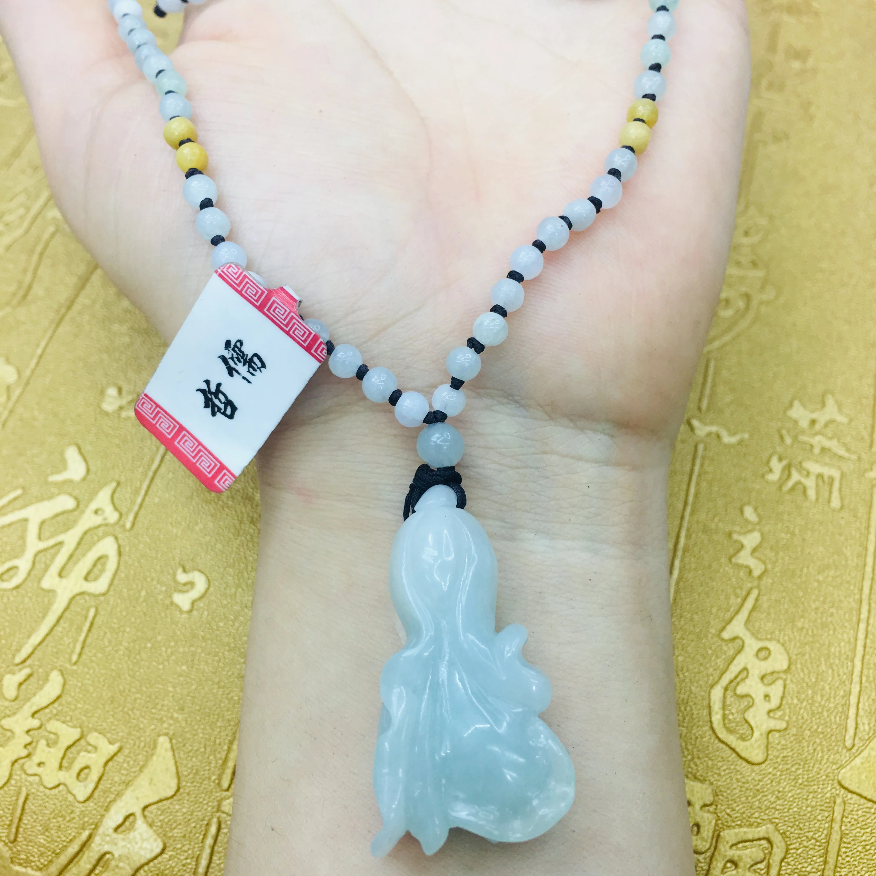 

Natural JADESt Pendant Carved Solid Color Good Luck Cabbage Pendant with Tri-Color Bead Necklace Male and Female Pendant Chain