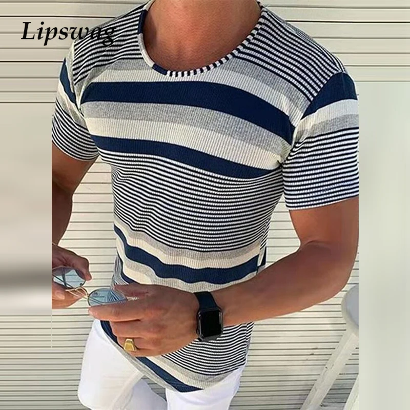 Jersey informal de manga corta para hombres, Jersey de punto para hombres, moda de verano, cuello redondo, estampado a rayas, ropa de calle ajustada, 2021