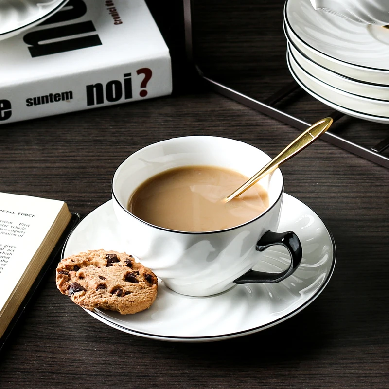 High Quality Bone China Tea Cup and Saucer Set Luxury Coffee Cup Vintage White Ceramic Coffee Cups Classic Nordic Kitchen D6D