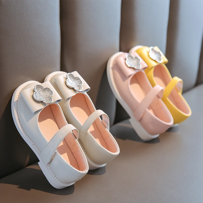 Новая весенняя детская обувь принцессы Детская на плоской подошве с цветочным