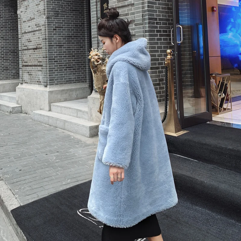 Sheep shearing jacket woman winter new fur lamb fur one in the long section woolen horn buckle coat female