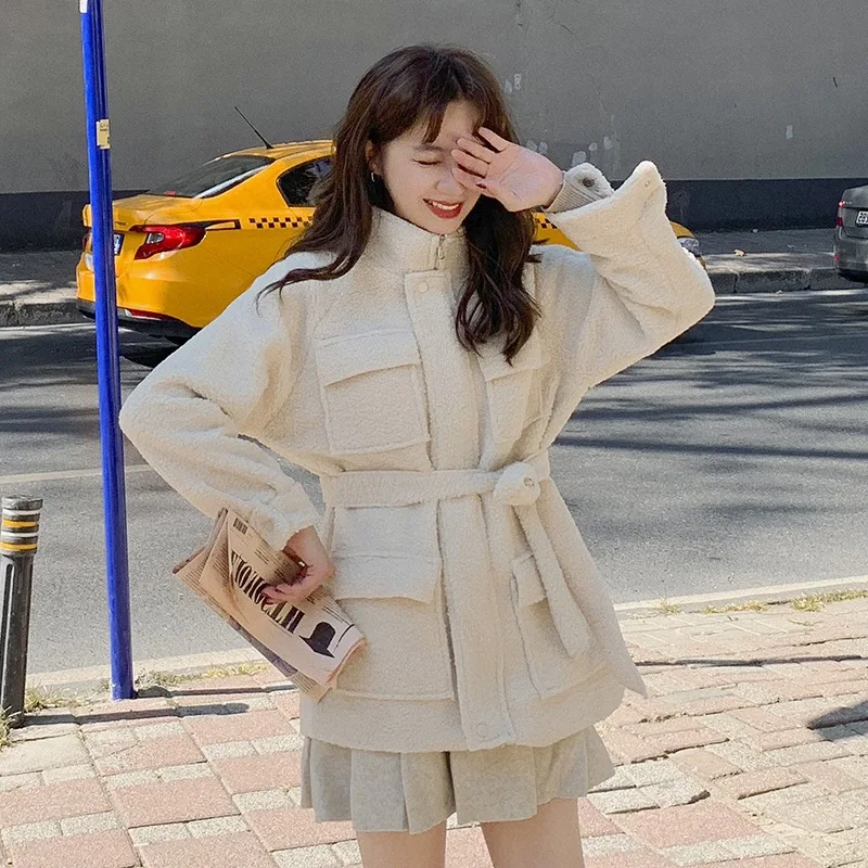 

Photo Shoot CHIC Sweet Graceful Lambs Wool Off-white Stand Collar Waist Hugging Lace-up Short-height Woolen Jacket Women's Winte