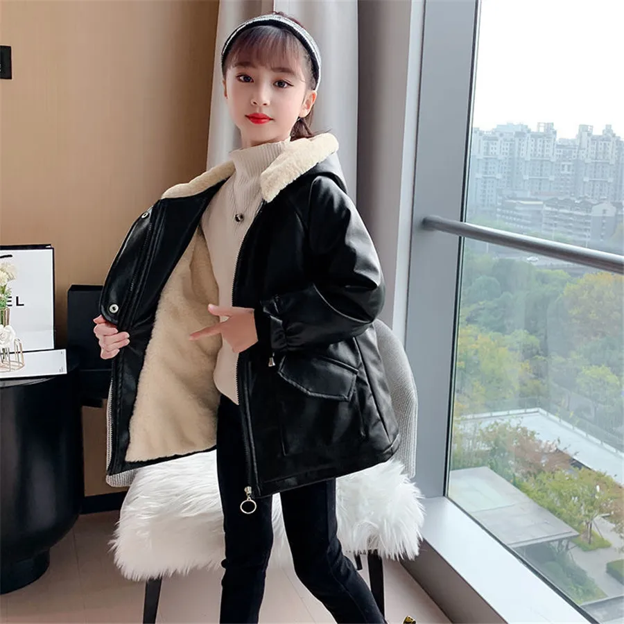 

Winter Girls Leather Windbreaker Fleece Thicken Mid-length Children's Outerwear Fashion Warm New Year PU Trench Coat for Kids
