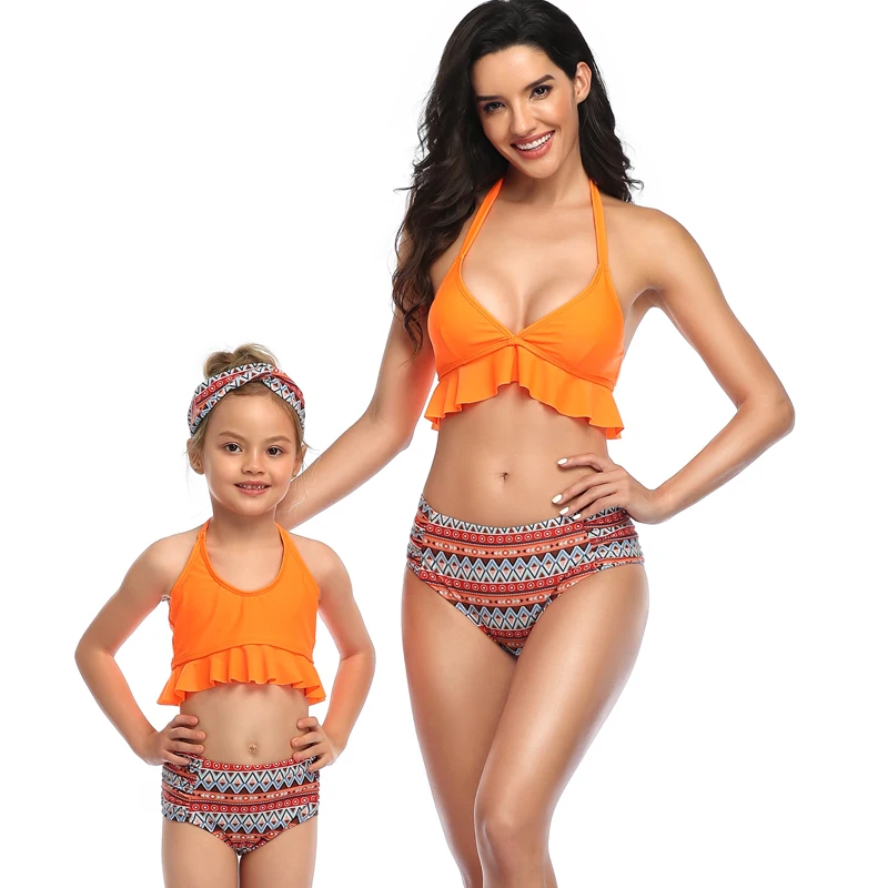 

2021 Beach Mother Daughter Swimsuit Family Look Mommy and Me Matching Bikini Dresses Clothes Hawaii Mom Baby Woman Girl Swimwear