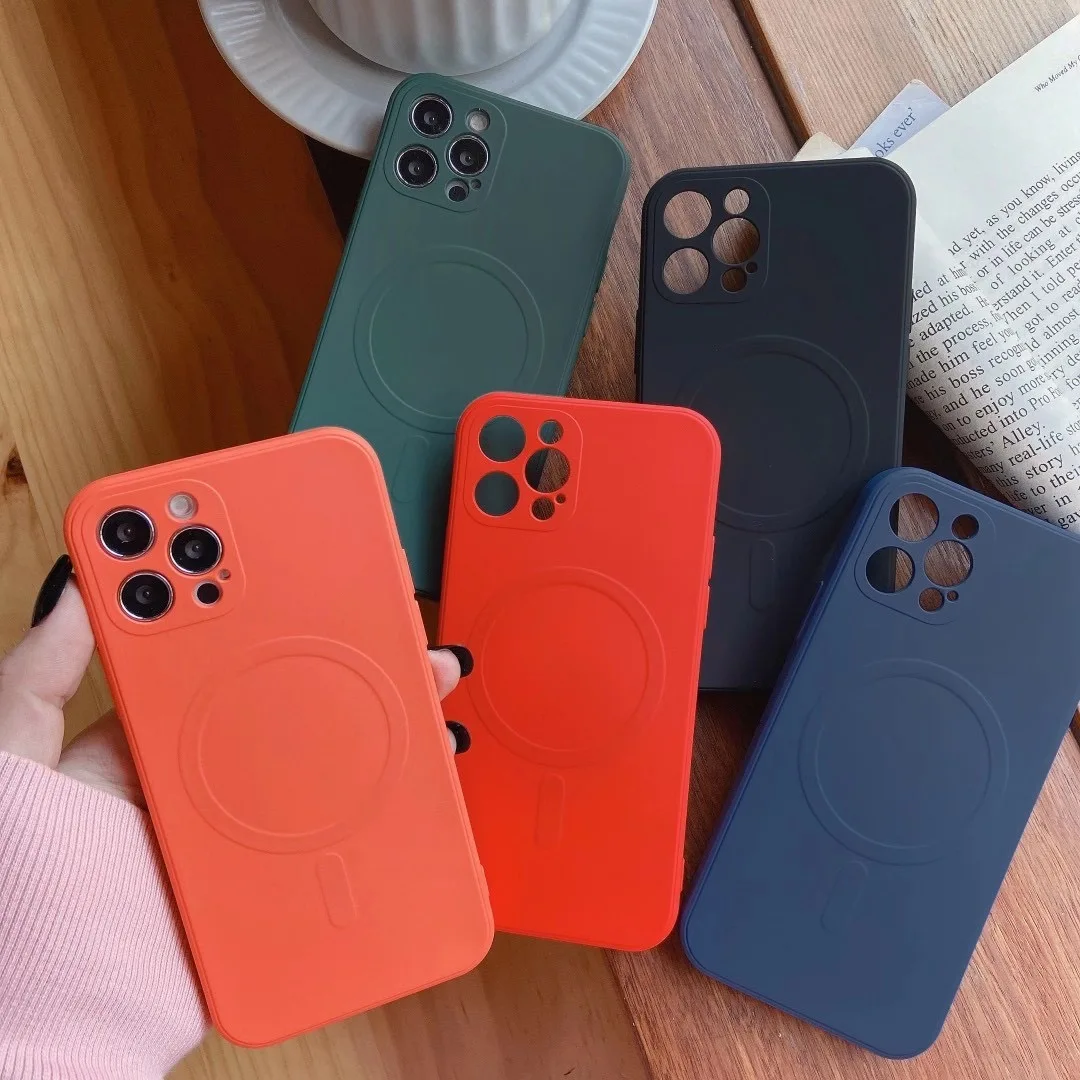 Магнитный чехол из жидкого силикона для iPhone 11 12mini Pro Max мягкий с притяжением на