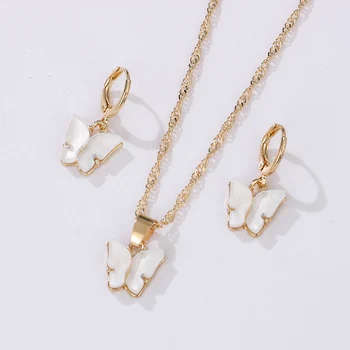 

2020 New Bohemian Candy Color Butterfly Pendant Necklaces For Women Trendy Beads Chain Clavicle Chain Fashion Jewelry