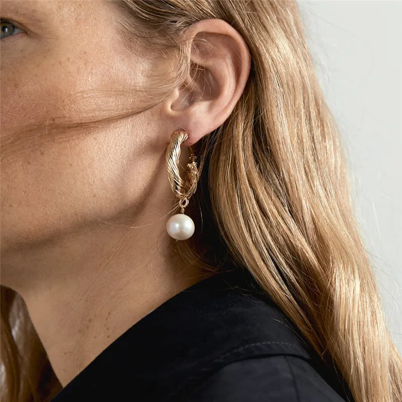 

Trendy United States ZA Gold Threaded Semicircular C Shape Dangle Earrings Geometric Pearl Pendant Earrings for Women ET1358