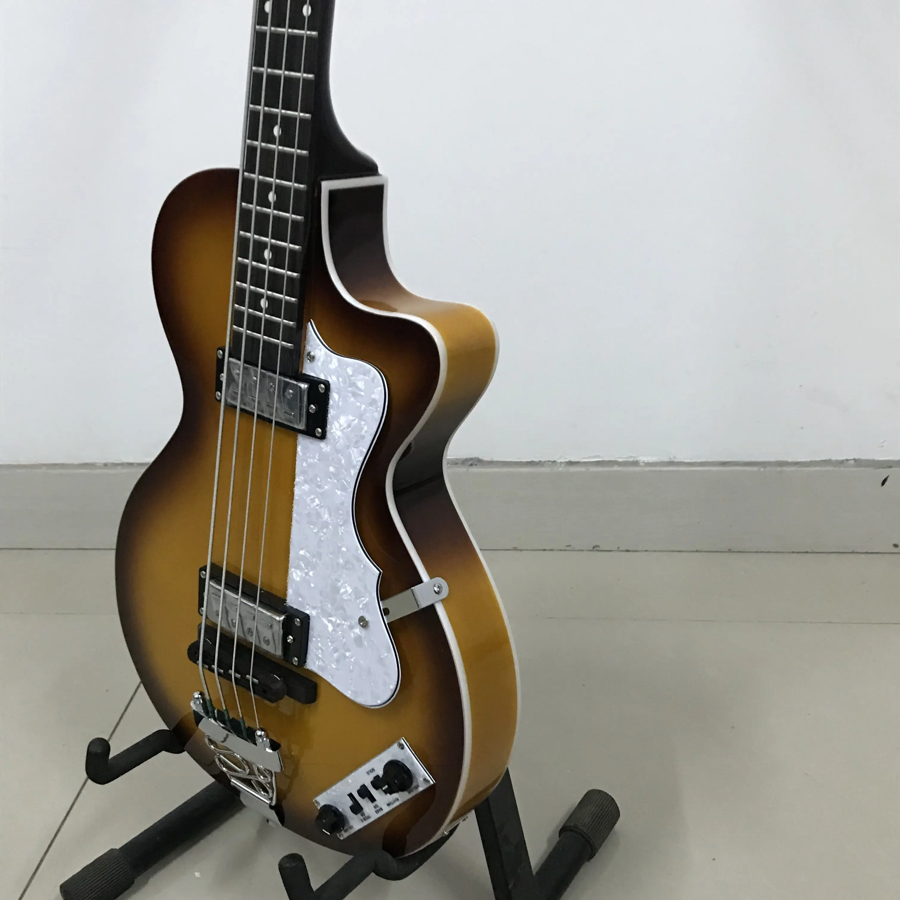 Hofner Club Bass Hi-CB серия полностью полый корпус 2 штапеля звукосниматели Винтажный стиль Тюнеры 4 струны бас бас